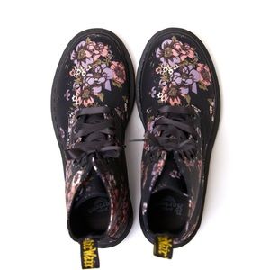 Dr. Marten Hackney Wild Rose size 5 Women’s